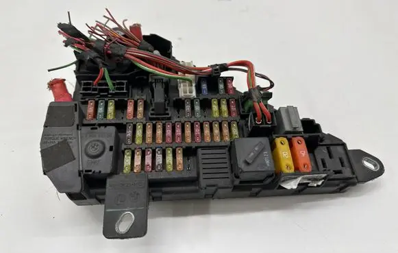 BMW 5 E60 E61 Fuse module 6906601