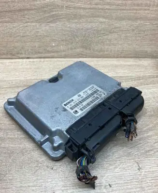 Opel Omega B1 Engine control unit/module ECU 24417198 0281010273Used WithPlug
