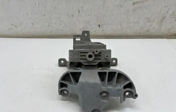 Mercedes-Benz GLA H247 Engine mount bracket A2472402800