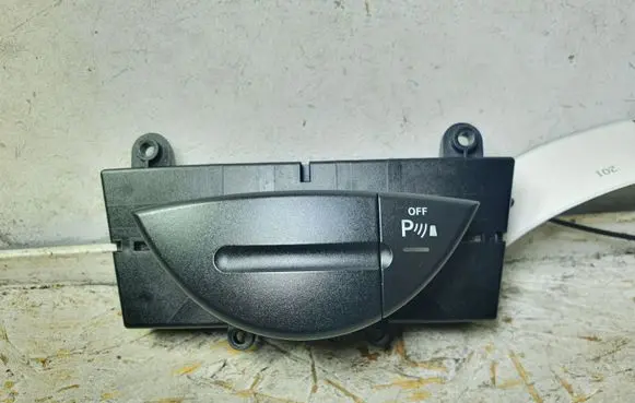 Mercedes-Benz CLS C219 Parking (PDC) sensor switch 2118216958