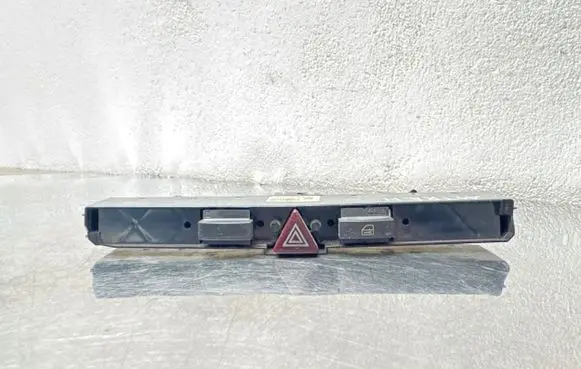 Opel Astra H Hazard light switch 13100105