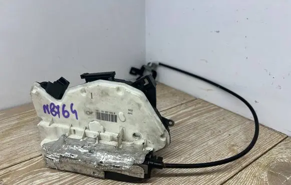 Volkswagen Transporter - Caravelle T6 Front door lock 7L1837016B