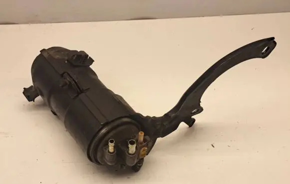 Volvo V70 Fuel filter housing 