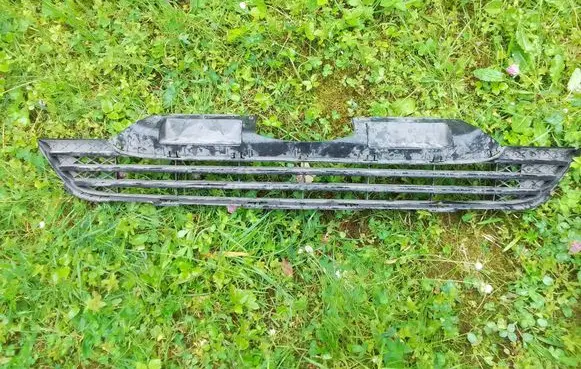 Honda CR-V Front bumper upper radiator grill 71121SWNAH010