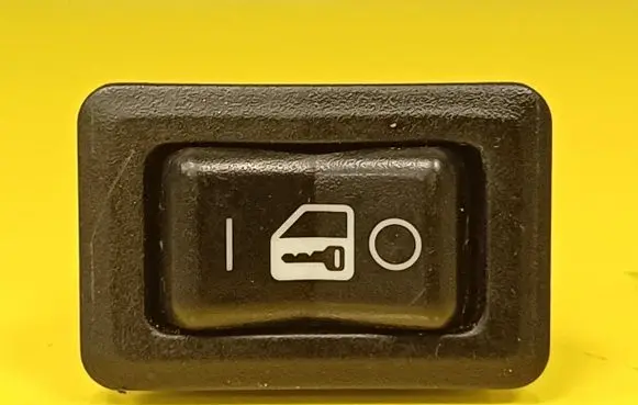Mitsubishi Carisma Central locking switch button MR366924