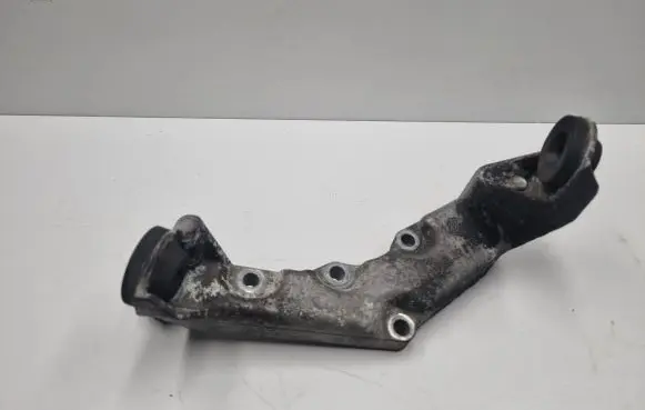 Mercedes-Benz C W203 Engine mounting bracket A1110940241 1110940241