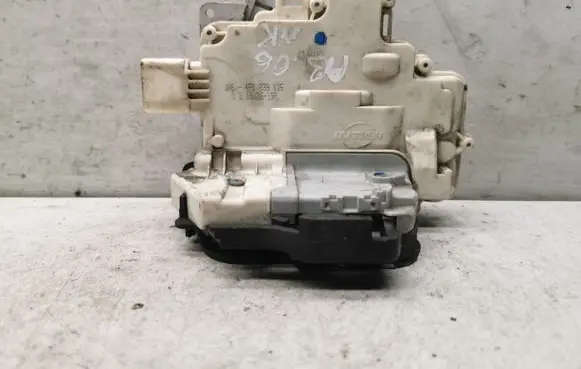 Audi A3 S3 8P Rear door lock 4F0839015