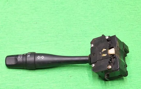 Nissan Primera Indicator stalk 54353339