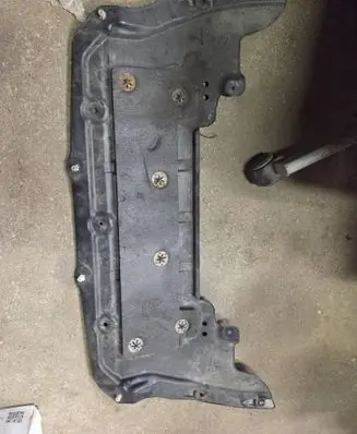 BMW 5 G30 G31 G38 Engine splash shield/under tray 7363731