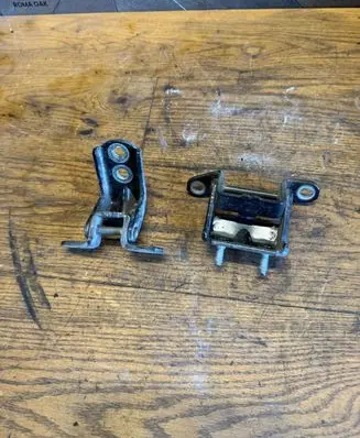 Rear door hinge set
