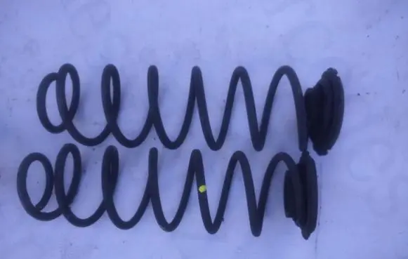 Toyota Hilux (AN10, AN20, AN30) Rear coil spring A169