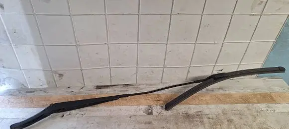 Volkswagen Golf VI Front wiper blade arm 1K5955410B