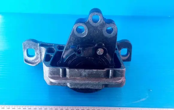 Ford Focus Engine mount bracket CV616F012EB 140980018T2