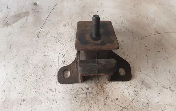 KIA Sorento Engine mount bracket 218123E150