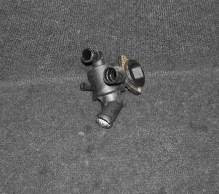 Volkswagen PASSAT B7 Thermostat 03L121111AE