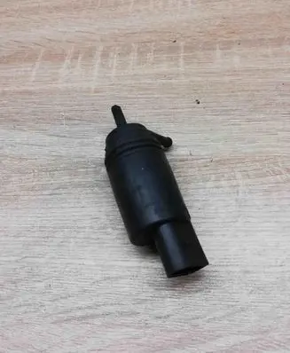 BMW 5 E39 Headlight washer pump 8377612