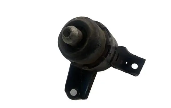 Mazda 6 Engine mount bracket
