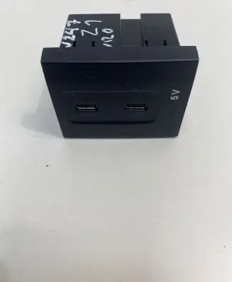 Mercedes-Benz B W247 USB socket connector A2478200301 0424738