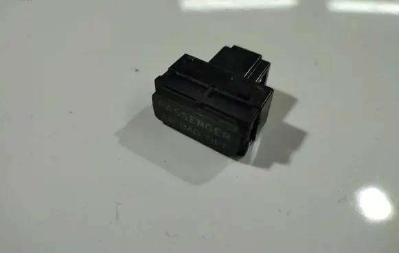 Volkswagen Golf V Passenger airbag on/off switch 1K0919234B