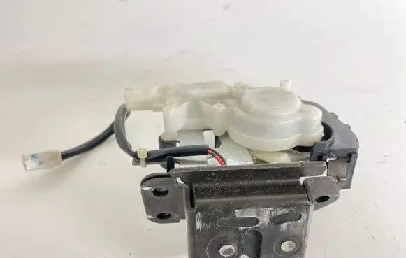 Mazda 2 Tailgate/trunk/boot lock/catch/latch