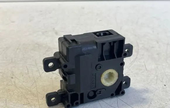 Toyota Corolla E210 E21 Air flap motor/actuator 0638002031