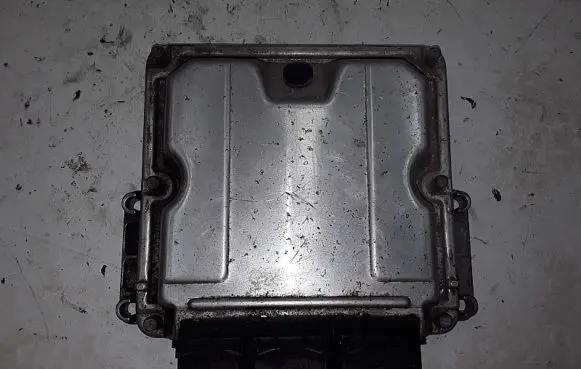 Renault Laguna II Engine control unit/module 0281010637