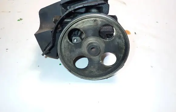 Peugeot 206 Power steering pump 9636868880