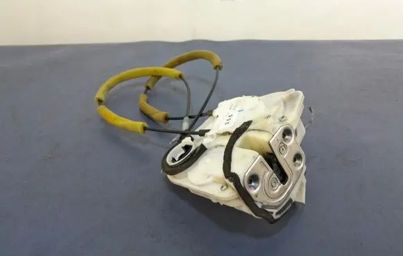 Mazda 6 Front door lock GS1D