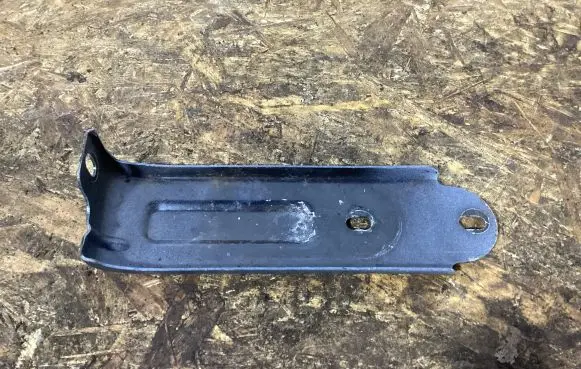 Fender mounting bracket