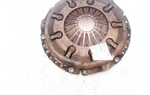Volkswagen PASSAT B5 Pressure plate 058141031B