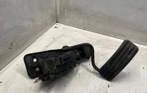 Renault Espace - Grand espace IV Accelerator throttle pedal 8200007513