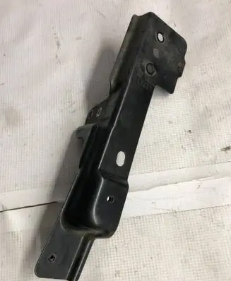 Audi Q7 4L Fender mounting bracket 4L0805698