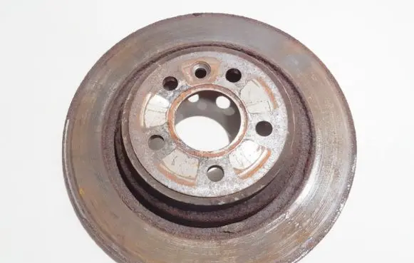 Volvo V70 Rear brake disc neventiliuojamas