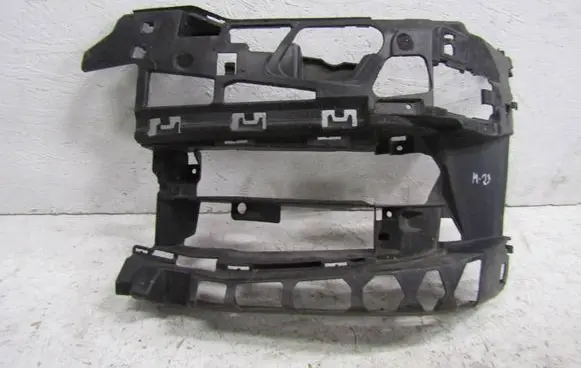 BMW 5 G30 G31 G38 Front bumper mounting bracket 7385345