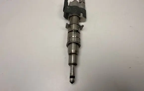 BMW 1 E82 E88 Fuel injector 7589048 10181010