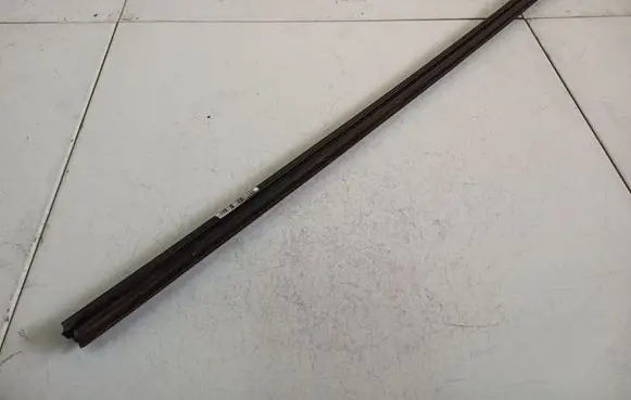 Nissan Qashqai Front door glass trim molding 