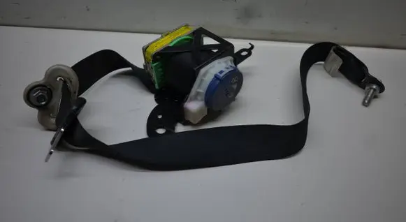 Mazda 6 Front seatbelt 1063728