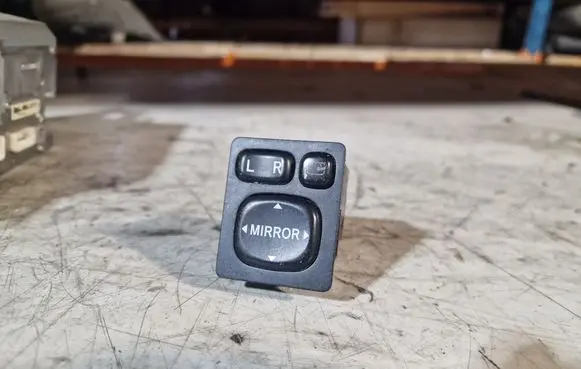 Toyota RAV 4 (XA30) Wing mirror switch