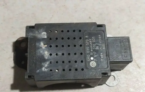 Volkswagen Golf V Aerial antenna amplifier 5M0035570B 7617310031