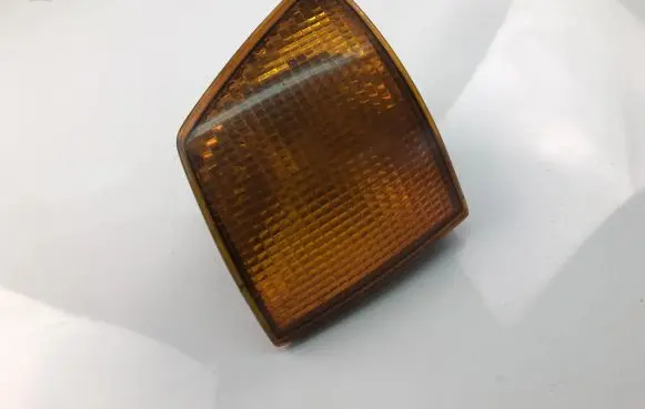 BMW 7 E32 Front fender indicator light 1378821