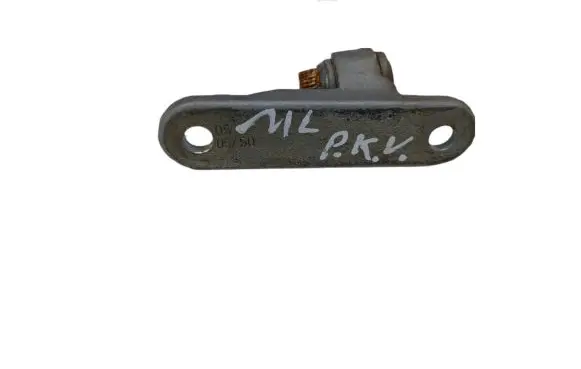 Mercedes-Benz ML W164 Front door upper hinge