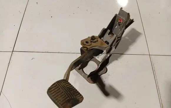 Nissan Primera Brake pedal 