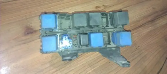 Nissan Primera Fuse box set 71543087ya1 7154-3087ya1