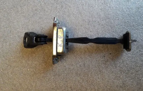 Renault Kadjar Front door check strap stopper