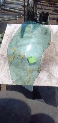 Nissan Micra Front door window glass four-door 1212123