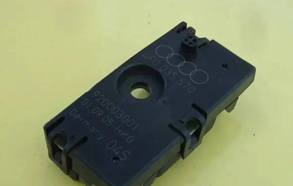 Audi A6 S6 C6 4F Aerial antenna filter 4F0035570