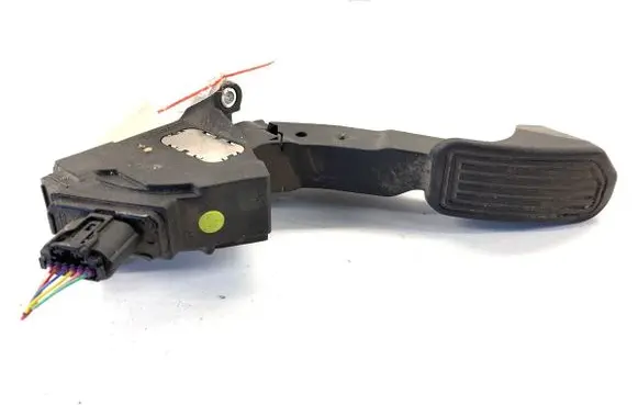 Toyota RAV 4 (XA40) Accelerator throttle pedal 781100W040