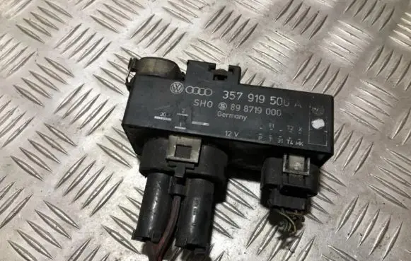 Volkswagen Golf III Coolant fan relay 357919506a 898719000