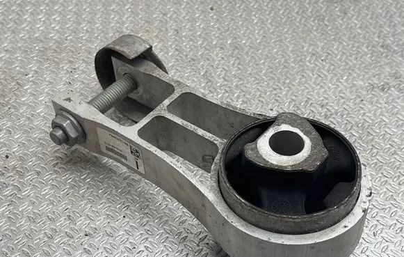 Engine mount bracket