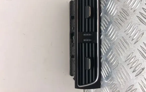 Audi A4 S4 B8 8K Dash center air vent grill 8T2820951B